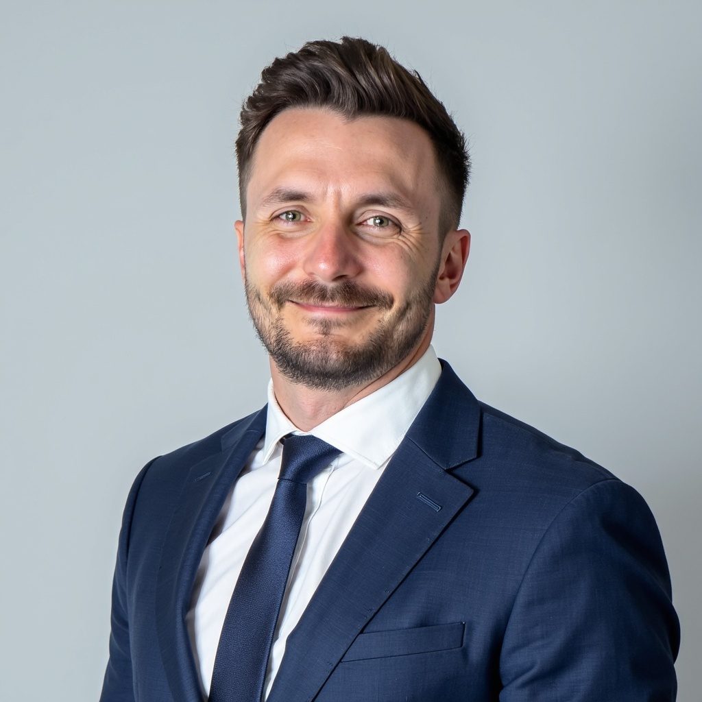Scott Holmes Headshot